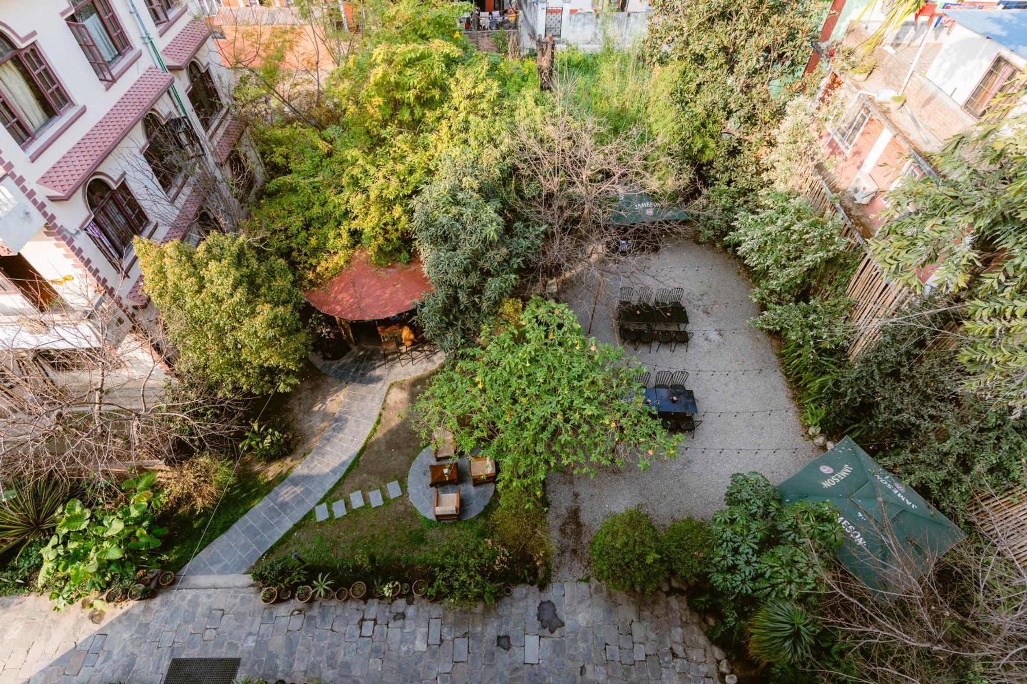 Hotel Cloud 9 Garden Katmandú Exterior foto